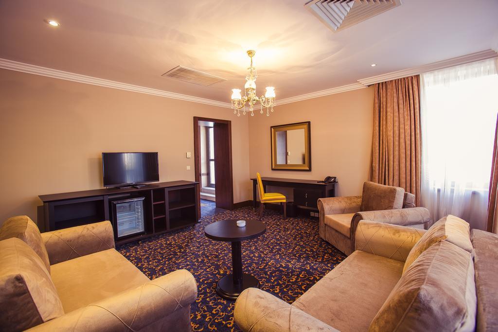 Hotel Intourist Palace Batumi Quarto foto