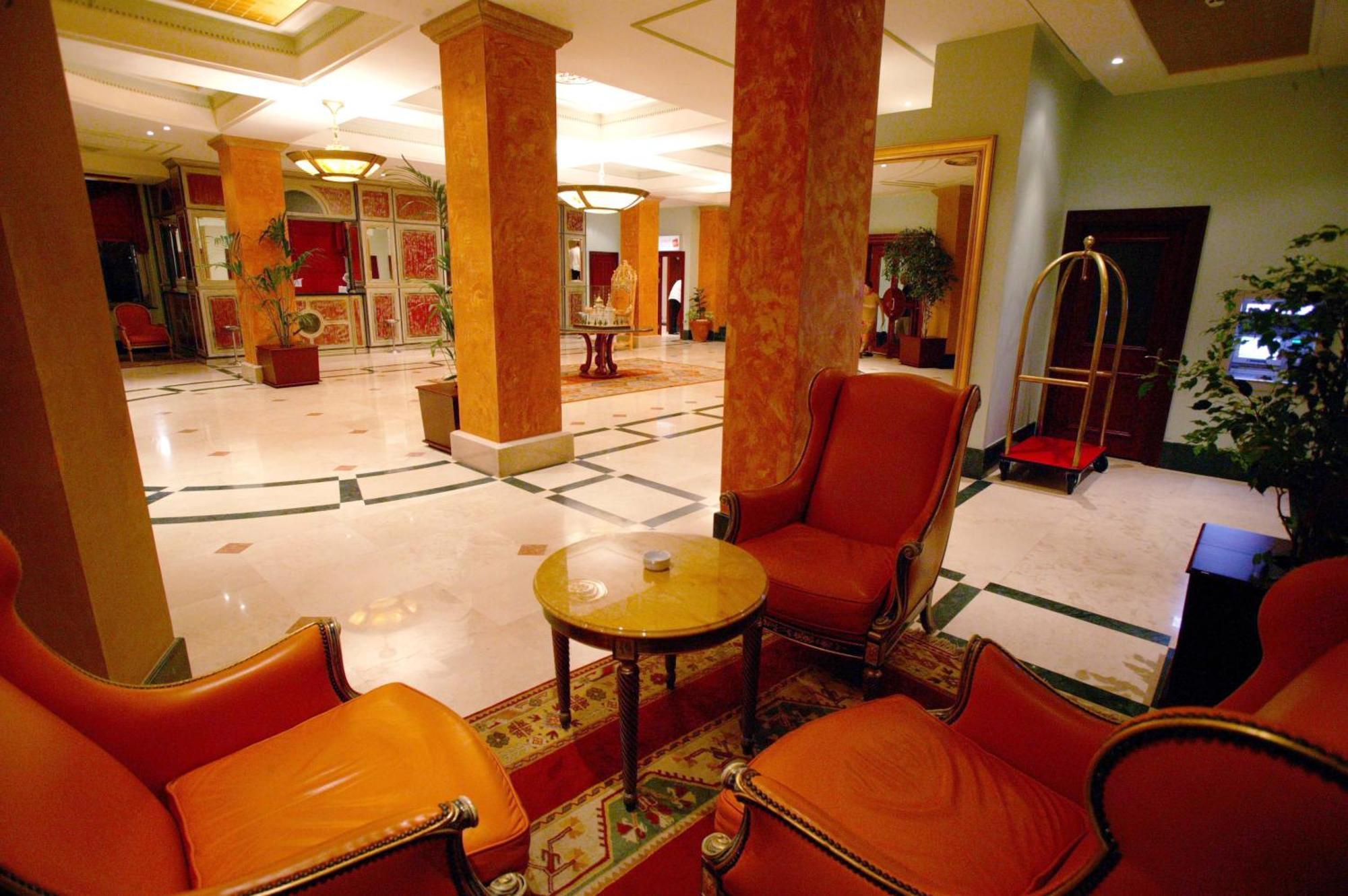 Hotel Intourist Palace Batumi Exterior foto