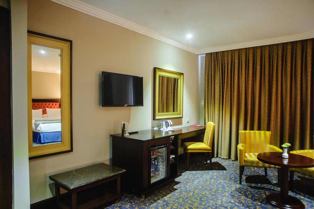 Hotel Intourist Palace Batumi Exterior foto
