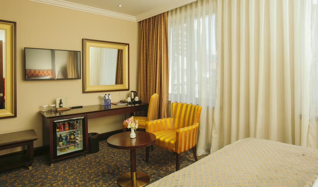 Hotel Intourist Palace Batumi Exterior foto