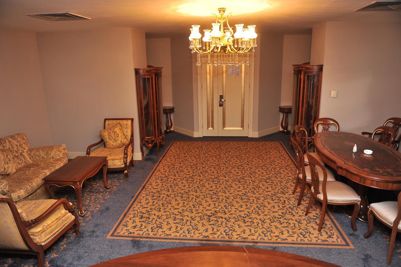 Hotel Intourist Palace Batumi Quarto foto